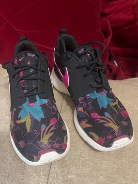UNIQUE FLORAL NIKE SNEAKERS